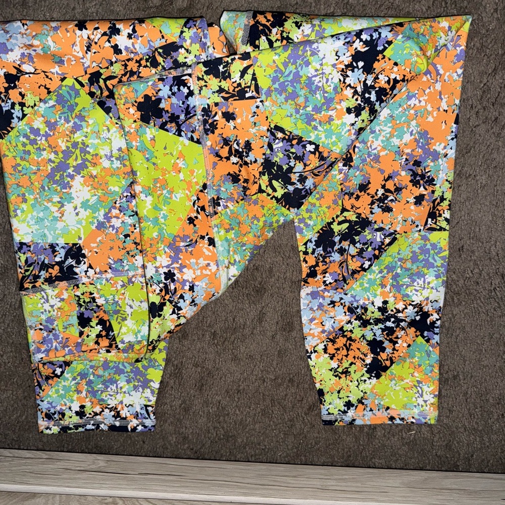 Fabletics Multicolor Abstract Leggings - Picture 2 of 3